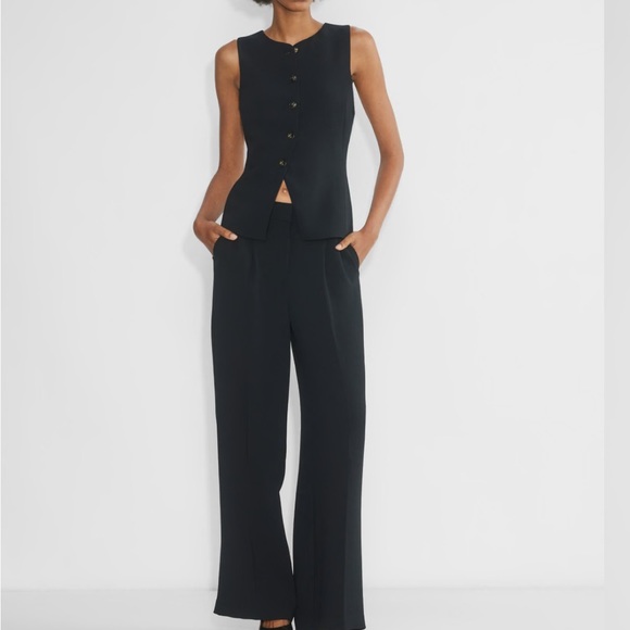 Aritzia Regal Vest - Picture 1 of 4